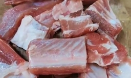 怎样做排骨玉米胡萝卜汤,胡萝卜玉米排骨汤怎么做好吃