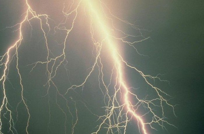 闪电和雷声哪个在前哪个在后