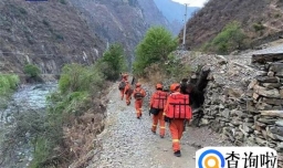 四川甘孜稻城森林火灾 已投入755人参与扑救