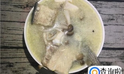 蟹味菇炖鱼骨汤的家常做法