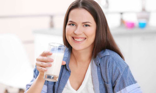 女人坚持喝牛奶的好处