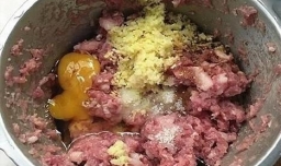 如何制作肉丸。