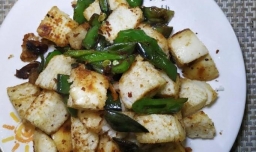 怎样做美味的豆角青椒炒馍？