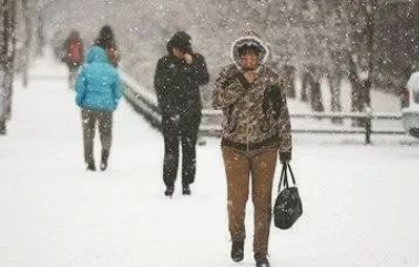 冬天下大雪出门应该做好哪些防护措施？