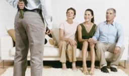 男孩子第一次见丈母娘应该做些什么