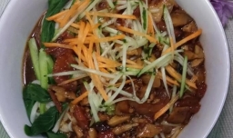 怎样做美味的香菇西红柿炸酱面？