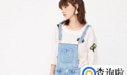 穿背带裤小白鞋这么扎头发