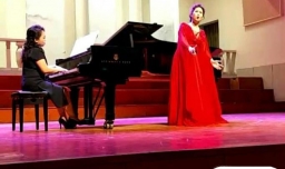 唱歌怎么放松喉咙