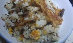 如何做卤猪耳朵芽菜鸡蛋炒饭？