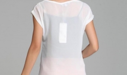 夏天，女孩子穿白衣服太透怎么办？