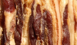 晒腊肉时如何防虫