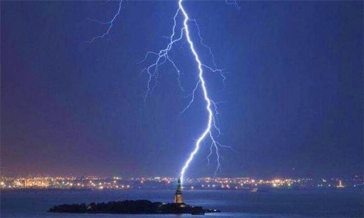 野外正确避雷方式