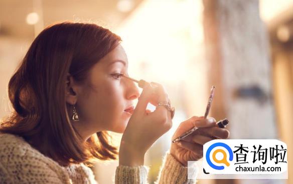 画眼线的小技巧