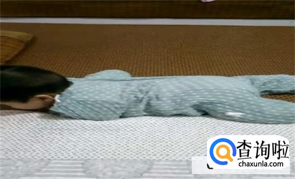 宝宝几个月会翻身抬头