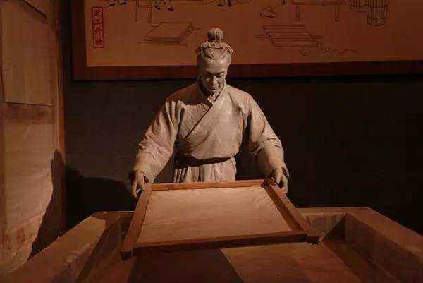 造纸术是哪个朝代发明的