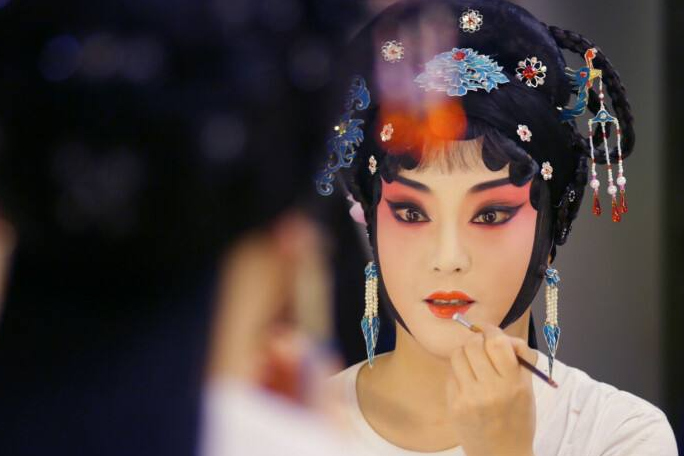 出镜了什么意思