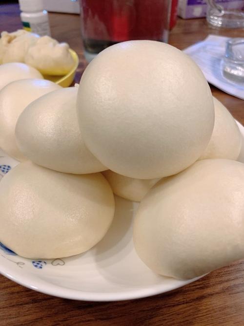 买的馒头为什么那么白