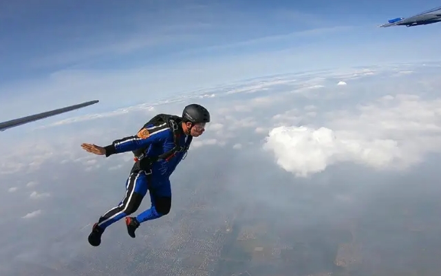 单人跳伞需要什么条件