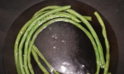 怎样做美味的豆角鸡蛋饼？