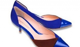 蓝色鞋子如何搭配