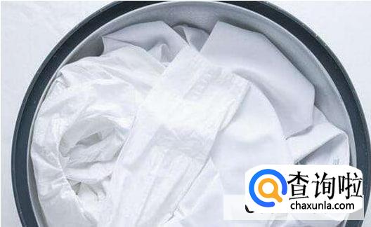 隔年的白色衣服发黄了怎么洗白呢