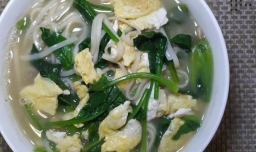怎样做美味的菠菜鸡蛋汤面？
