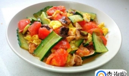 西红柿炒香菇黄瓜片鸡蛋的家常做法