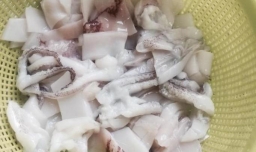 葱爆鱿鱼（只要四步哦）