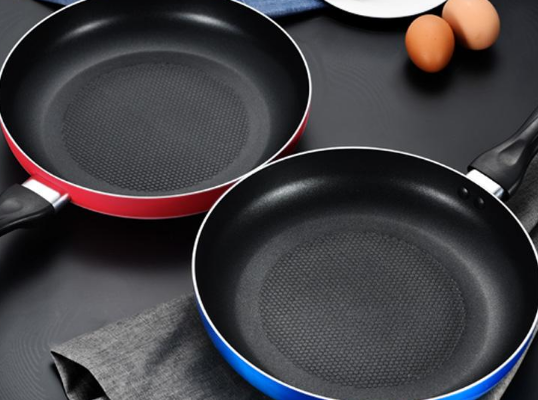 不粘锅是铁锅吗