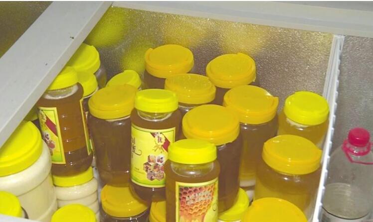 蜂蜜放冰箱里变成白色固体怎么办