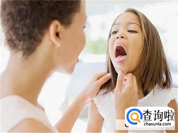 嗓子里卡东西怎么办