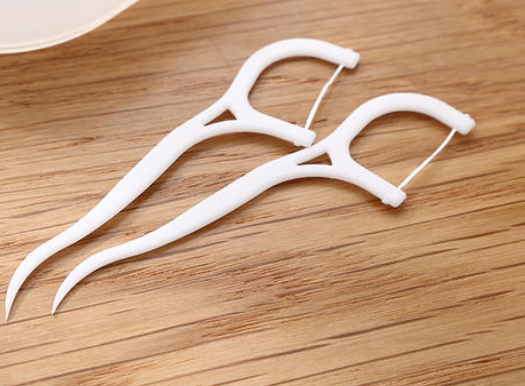 牙线棒的使用方法