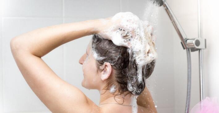 可以早上洗头吗？