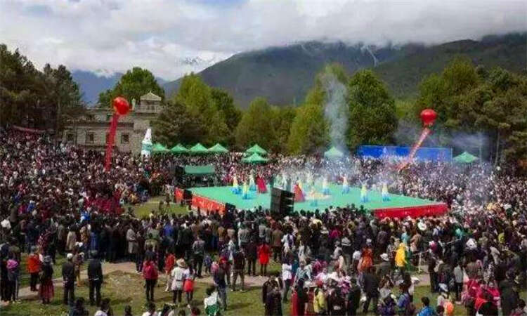 转山会是哪个族的节日