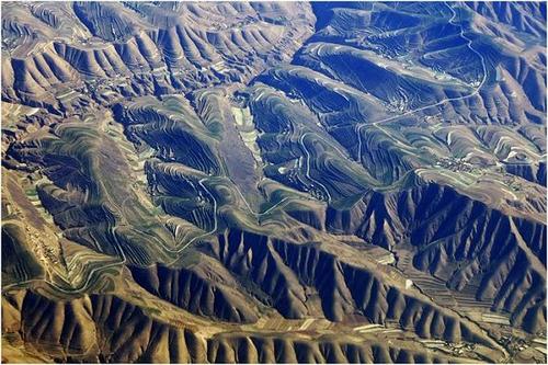 黄土高原地处什么地带