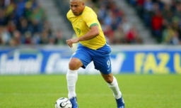 惊！巴西国家男子足球队的大罗过人技巧