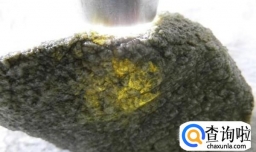 怎么用强光手电看翡翠原石的种水