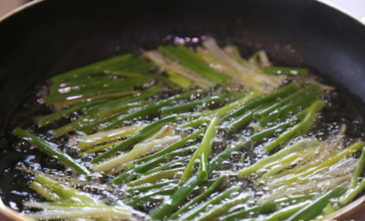 葱油拌面的家常做法