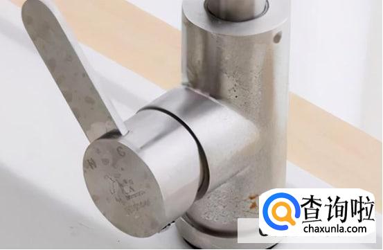 如何清除卫生间的瓷制脸盆、浴缸的铁锈渍