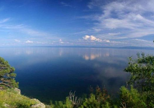 世界上最深的湖泊