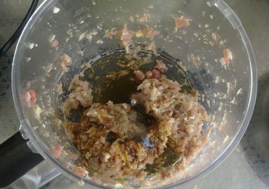 白菜猪肉饺子馅的做法