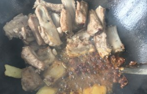 最简单家常土豆烧排骨