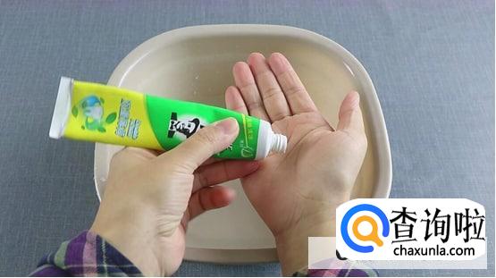 牙膏在生活中的妙用有哪些