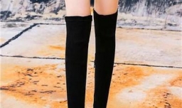 长筒靴子怎么搭配衣服