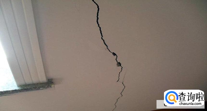 墙上有裂缝怎么办