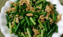 如何做蒜苔炒鸡蛋？蒜苔炒鸡蛋的做法？