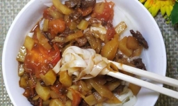 怎样做美味的西红柿土豆牛肉面？
