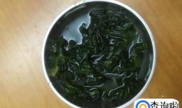 美味的鲜虾裙带菜汤