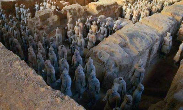 兵马俑本来的颜色是