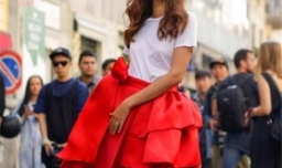 红色半身裙怎么搭配好看